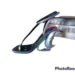 Just the Right Shoe Luminous 2001